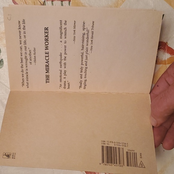 2/$8 📚 The Miracle Worker A Play By William Gibson - Picture 2 of 11